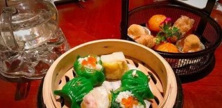 南宁青秀区珍宝轩港式点心火锅推荐：珍宝雀笼点心与金箔翡翠虾饺皇必尝