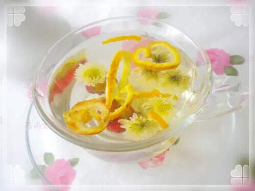 菊花陈皮泡水喝的功效与作用：清热止咳、燥湿化痰，但不宜长期服用