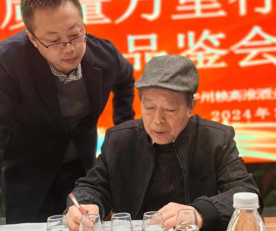泸州赖高淮酒庄探索浓香型白酒高质量发展之路，窖父皮多宝陈皮酒受年轻消费群体追捧