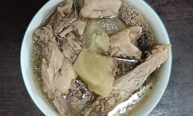 冬瓜陈皮老鸭汤做法：清润消暑利水祛湿的传统食补汤品