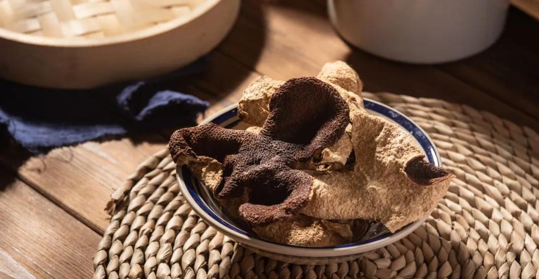 新会陈皮与九制陈皮的区别：药用价值与童年零食的对比