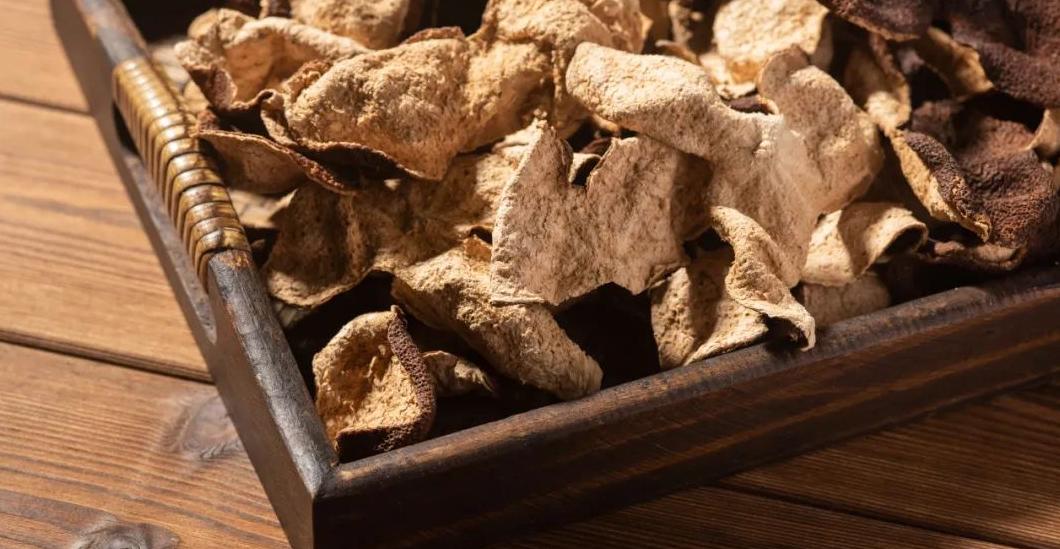 新会陈皮与九制陈皮的区别：药用价值与童年零食的对比