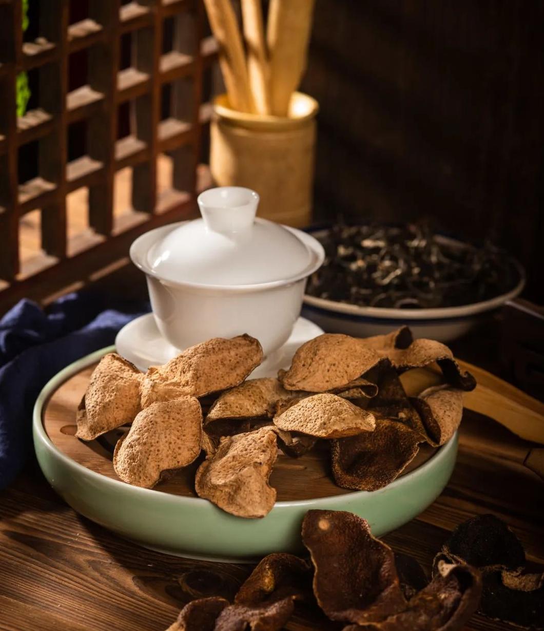 新会陈皮与九制陈皮的区别：药用价值与童年零食的对比