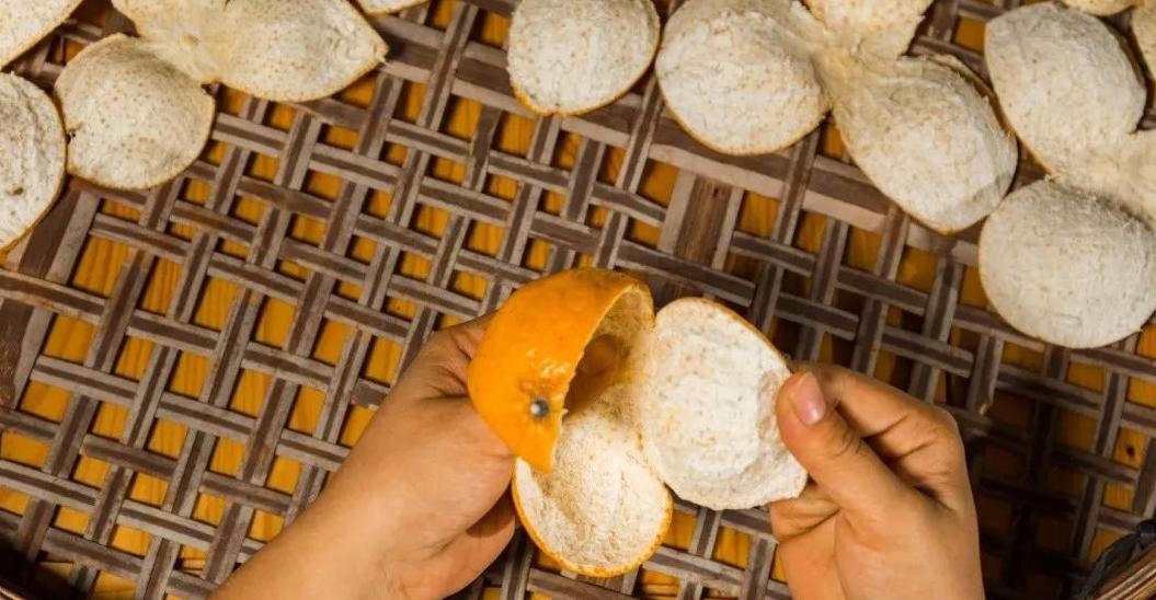 新会陈皮制作流程：采果精挑细选，丽宫食品严格把控源头品质